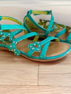 Bongo girls strappy sandals with studded hearts, size 11